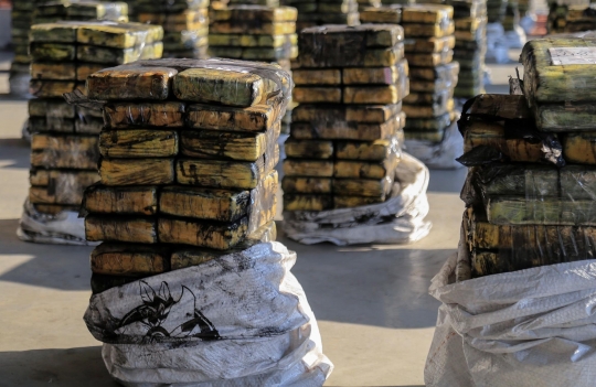 Penampakan 2,3 Ton Kokain Hasil Sitaan Polisi Paraguay