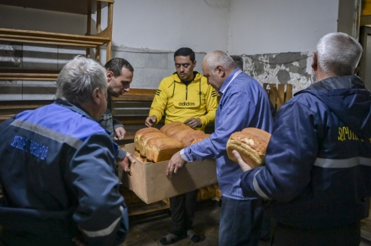 Roti Gratis untuk Penduduk di Tengah Perang Azerbaijan-Armenia