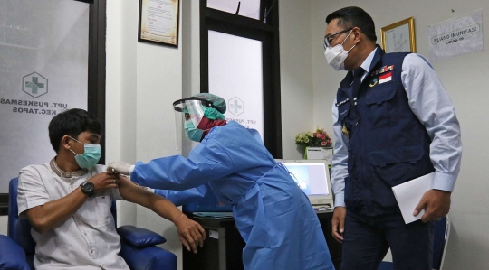 Gubernur Ridwan Kamil Tinjau Simulasi Vaksin di Puskesmas Tapos