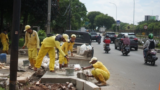 Hadapi Musim Hujan, Drainase Jalan TB Simatupang Diperlebar