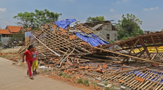 Kondisi Ratusan Rumah Rusak Dihantam Puting Beliung di Bekasi