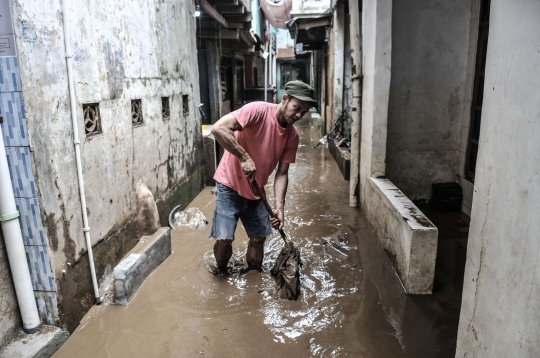 12 Jam Banjir Kiriman Rendam Permukiman di Kebon Pala
