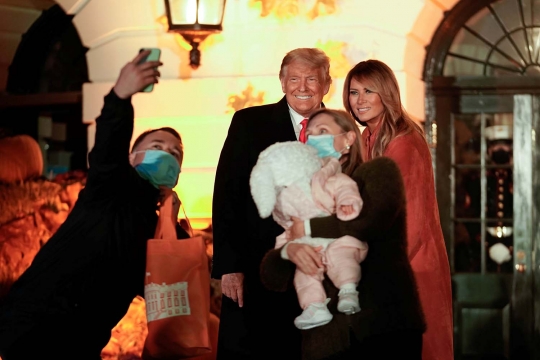 Donald Trump Rayakan Halloween di Gedung Putih