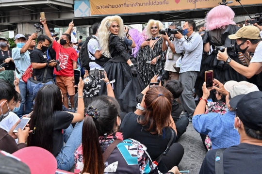 Aksi Para Waria Thailand Ikut Demo Anti-Pemerintah