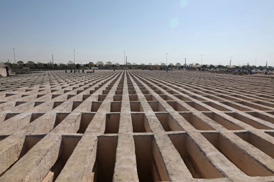 Penyiapan Makam Korban Covid-19 di Iran di Tengah Lonjakan Positif