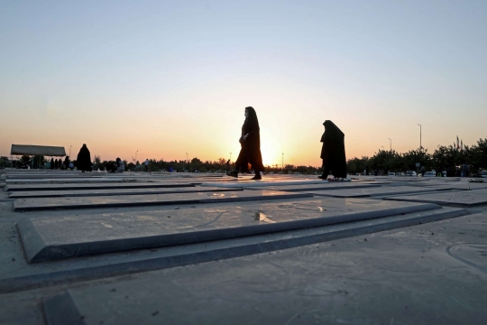 Penyiapan Makam Korban Covid-19 di Iran di Tengah Lonjakan Positif