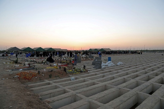 Penyiapan Makam Korban Covid-19 di Iran di Tengah Lonjakan Positif
