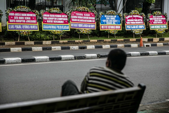 Karangan Bunga Penuhi Kejaksaan Agung