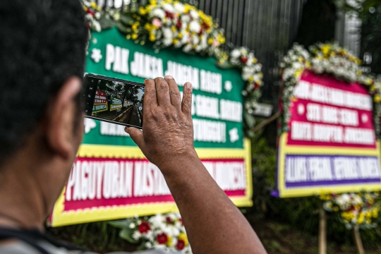 Karangan Bunga Penuhi Kejaksaan Agung