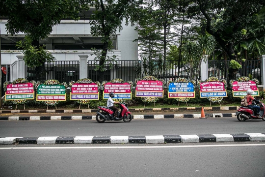 Karangan Bunga Penuhi Kejaksaan Agung