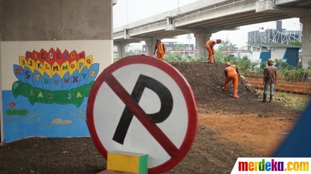 Petugas Ppsu Bangun Taman Di Kolong Tol Becakayu Insight Dan Artikel Terbaru Untuk Kalian Yang Ingin Membaca Dan Menulis Banyak Tau Banyak Akal Dan Akal Akan Memperbanyak Peluang