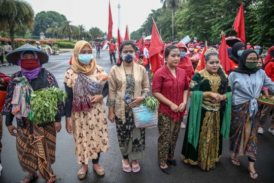 Aksi Serikat Rakyat Miskin Indonesia Tolak Omnibus Law Cipta Kerja