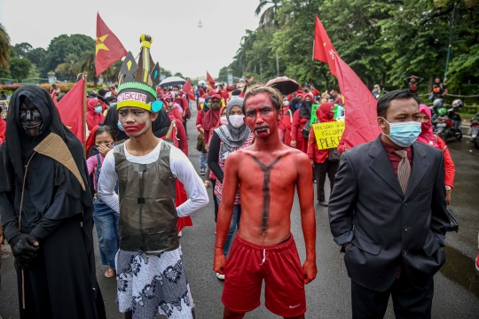 Aksi Serikat Rakyat Miskin Indonesia Tolak Omnibus Law Cipta Kerja