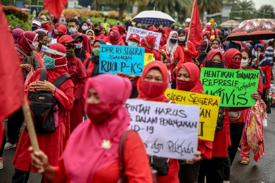 Aksi Serikat Rakyat Miskin Indonesia Tolak Omnibus Law Cipta Kerja