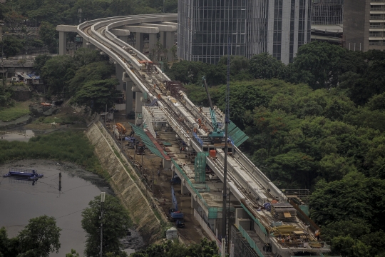 Memantau Progres Pengerjaan Proyek LRT Jabodebek