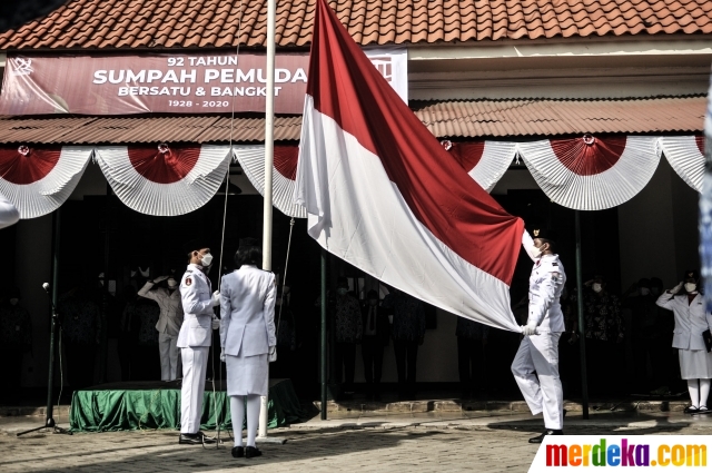 Foto Upacara Peringatan 92 Tahun Sumpah Pemuda Merdeka Com<script async src=