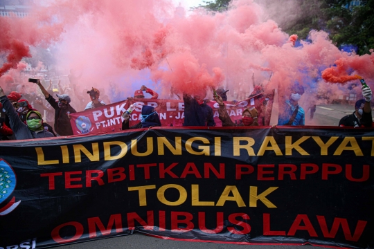 Sumpah Pemuda Dalam Aksi Buruh Menolak Omnibus Law