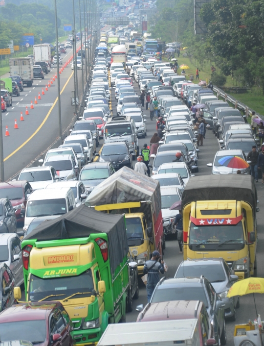 Libur Panjang, Kawasan Menuju Puncak Macet