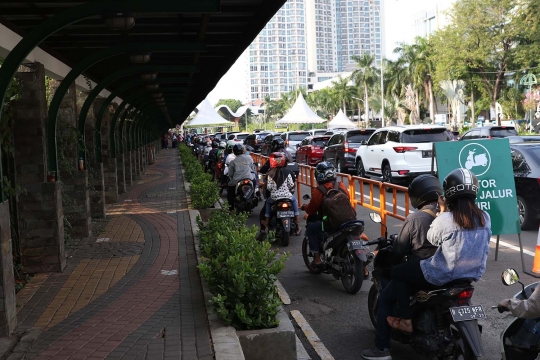 Libur Panjang, Sejumlah Kendaraan Antre Masuk Kawasan Ancol