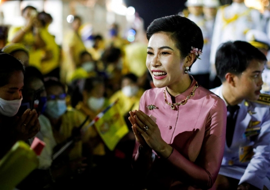 Di Tengah Gelombang Protes, Raja Thailand Sapa Para Bangsawan