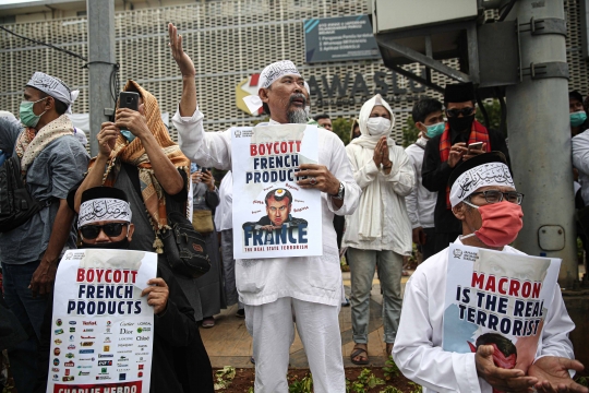 Aksi Mengecam Presiden Prancis di Sarinah