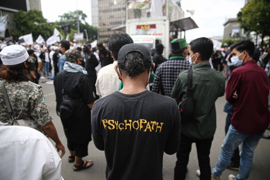 Aksi Mengecam Presiden Prancis di Sarinah