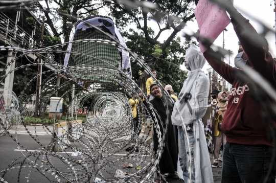 Pocong Mahasiswa 