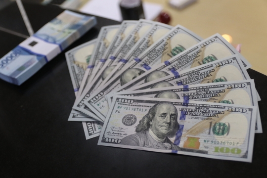 Nilai Tukar Rupiah Melemah di Level 14.640 per Dolar AS
