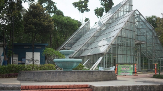 Belum Dibuka, Begini Suasana Sore yang Sepi di Taman Menteng