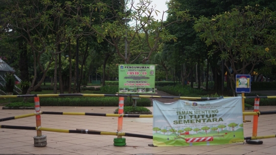 Belum Dibuka, Begini Suasana Sore yang Sepi di Taman Menteng