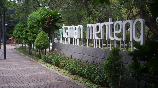 Belum Dibuka, Begini Suasana Sore yang Sepi di Taman Menteng