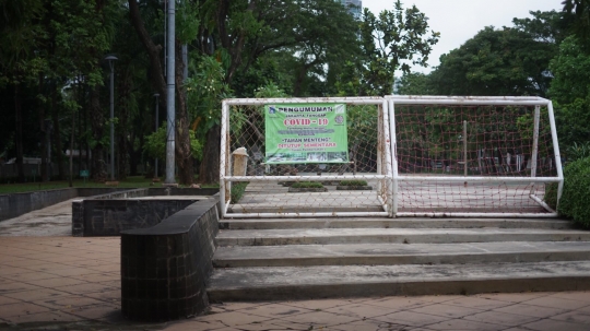 Belum Dibuka, Begini Suasana Sore yang Sepi di Taman Menteng