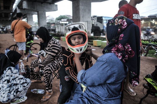 Serunya Menjajal Arena Bersepeda Baru di Kolong Tol