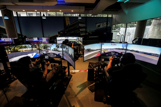 Sensasi Adu Kecepatan di Alat Simulator Balap