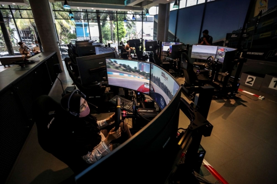 Sensasi Adu Kecepatan di Alat Simulator Balap