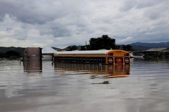 Badai Eta Ubah Jalan di Honduras Seperti Sungai