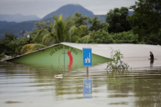 Badai Eta Ubah Jalan di Honduras Seperti Sungai