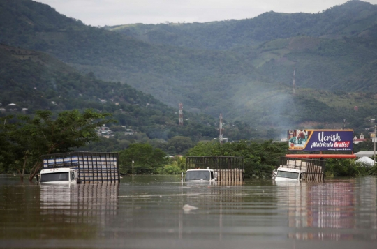 Badai Eta Ubah Jalan di Honduras Seperti Sungai