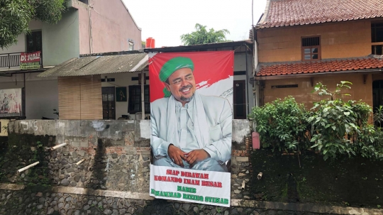 Spanduk Imam FPI Rizieq Shihab Bertebaran Jelang Kedatangan