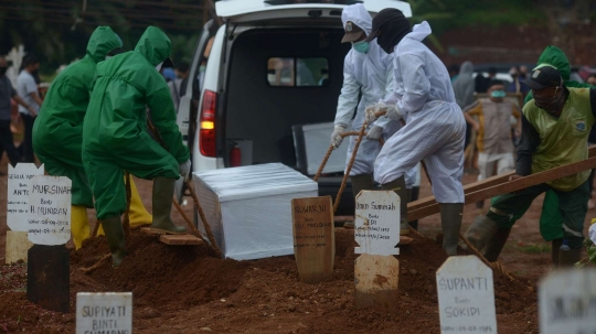 Jumlah Pemakaman Pasien Covid-19 Mulai Turun di TPU Pondok Ranggon