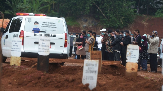 Jumlah Pemakaman Pasien Covid-19 Mulai Turun di TPU Pondok Ranggon
