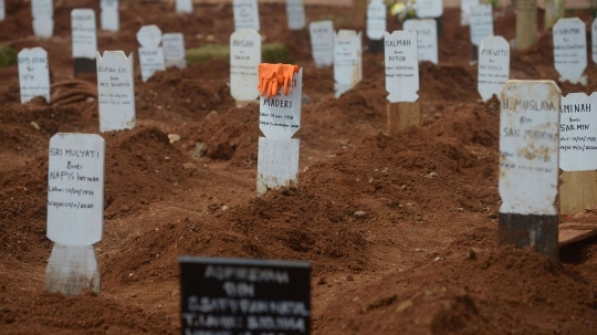Jumlah Pemakaman Pasien Covid-19 Mulai Turun di TPU Pondok Ranggon