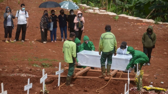 Jumlah Pemakaman Pasien Covid-19 Mulai Turun di TPU Pondok Ranggon