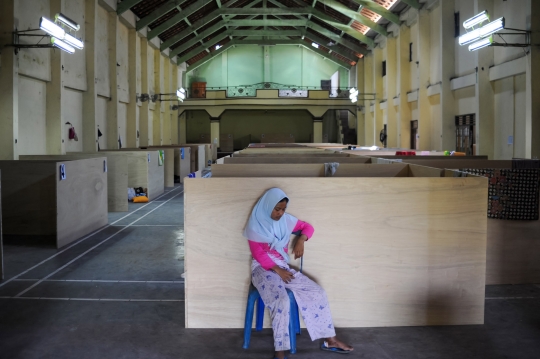 Warga Lereng Merapi Mengungsi di Bilik Kayu