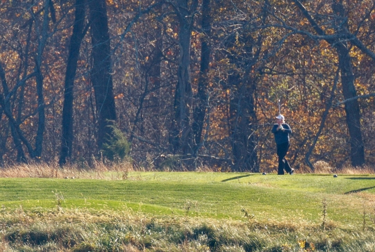 Donald Trump Asyik Main Golf di Tengah Kemenangan Joe Biden