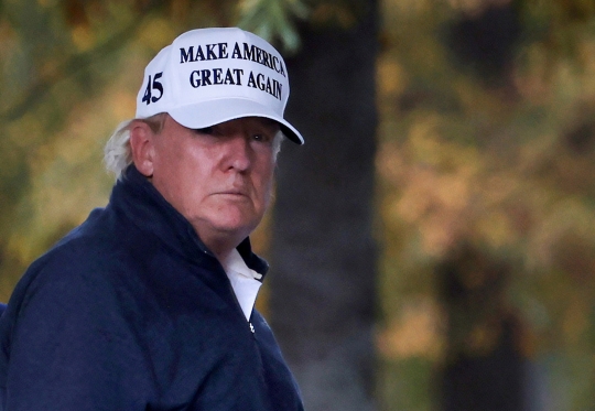 Donald Trump Asyik Main Golf di Tengah Kemenangan Joe Biden