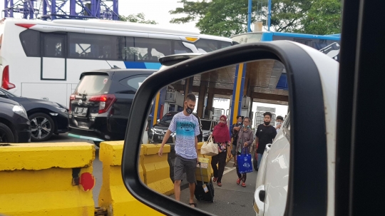 Imbas Macet, Penumpang Pesawat Terpaksa Jalan Kaki ke Bandara Soekarno-Hatta