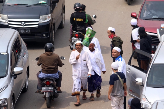 Suasana Tol Bandara Soekarno-Hatta Dipenuhi Simpatisan Rizieq Shihab