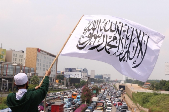 Suasana Tol Bandara Soekarno-Hatta Dipenuhi Simpatisan Rizieq Shihab