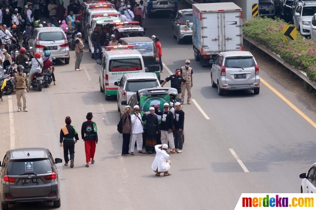 Foto Suasana Tol Bandara Soekarno Hatta Dipenuhi Simpatisan Rizieq Shihab Merdeka Com